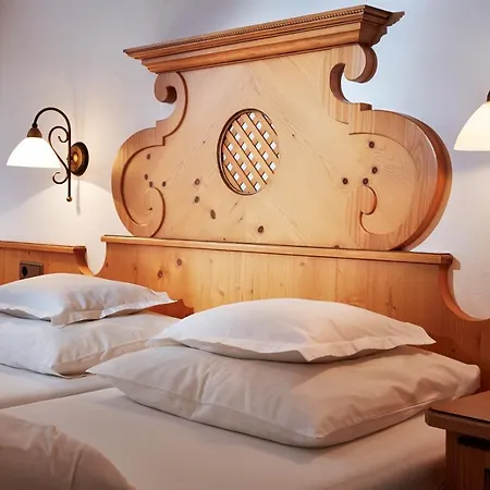 Auenhotel Szálloda Tux