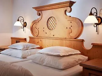 Auenhotel Szálloda Tux